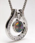 馬蹄ペンダント　宝石工房ながお