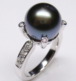 黒真珠リング　爪にダイヤ　オーダー作品
