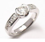 ダイヤリング　0.76ｃｔ　手作り