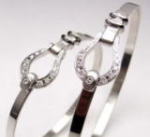 ペアで馬蹄バングル　オリジナルジュエリー