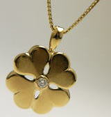 サファイヤ　馬蹄ペンダント