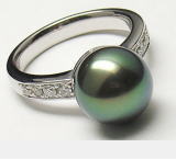 サファイヤ　馬蹄ペンダント