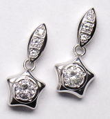 星形のダイヤピアス