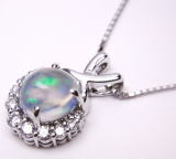 オパール　馬蹄ペンダント