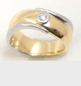 重厚なコンビリングに手作りリフォーム　宝石工房ながお