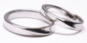 シンプルなマリッジリング　鍛造