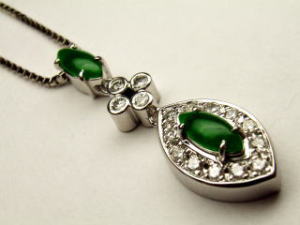 ヒスイペンダント　手作り作品　宝石工房ながお