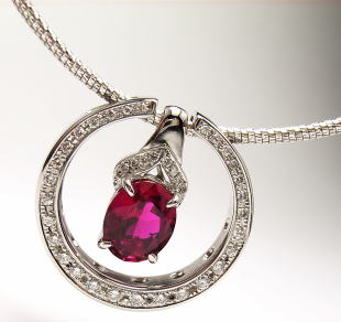 ルビーペンダントにジャケットを　宝石工房ながお