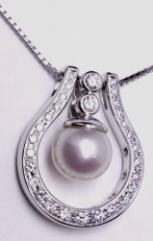 馬蹄ペンダント　パールトップ　宝石工房ながお