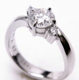 1ctリング　高さを抑え小さな爪にリフォーム