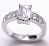 エメラルドカットダイヤリング　１カラット