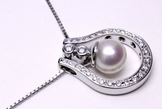 馬蹄ペンダント　パールトップ　宝石工房ながお